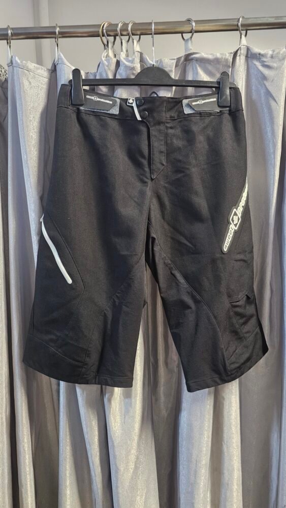 Pantaloni moto scurti marimea L PCE0009