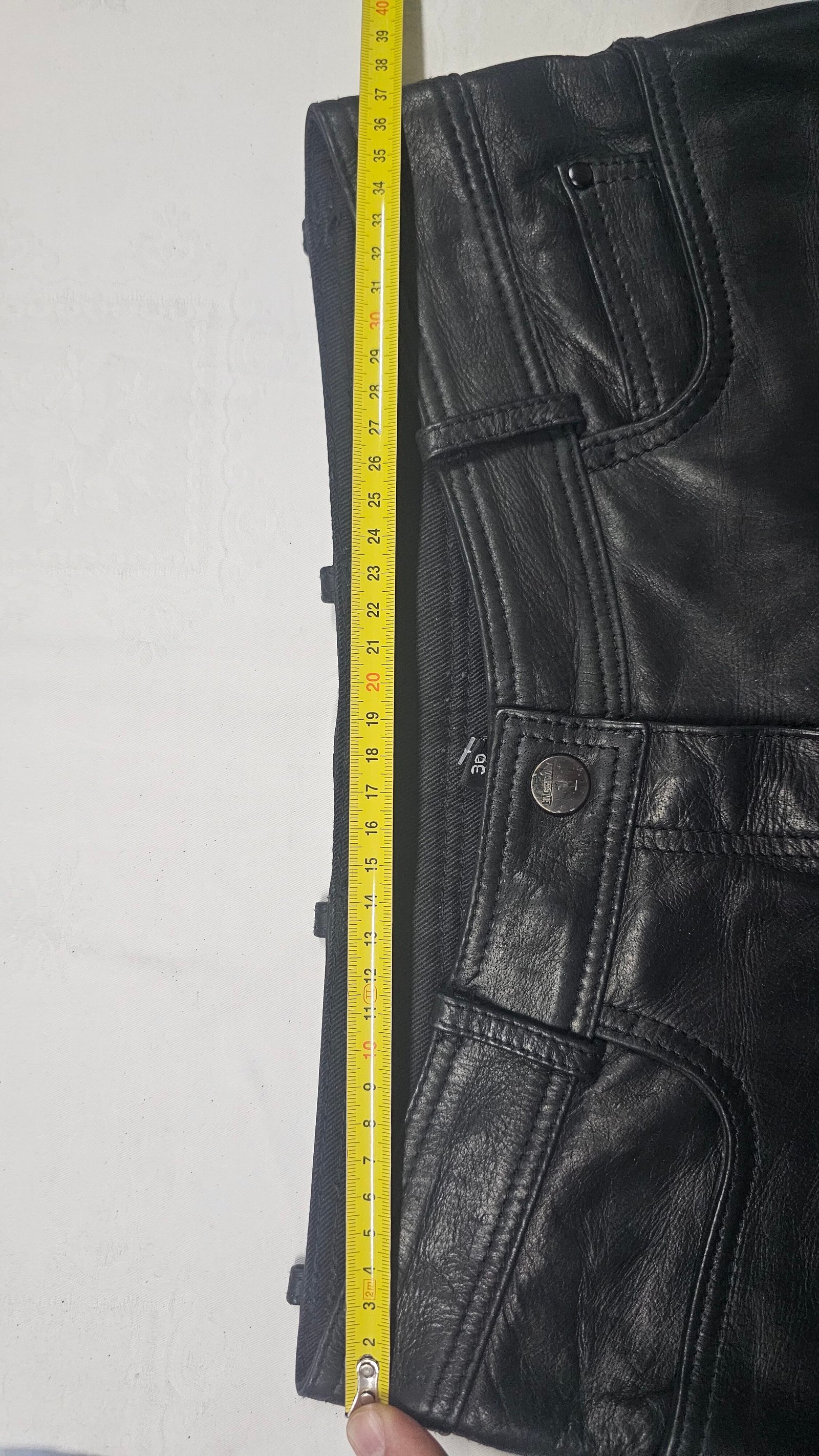 Pantaloni piele marimeia 36 PPI0014 3 Pantaloni piele marimeia 36 PPI0014 - imagine 3