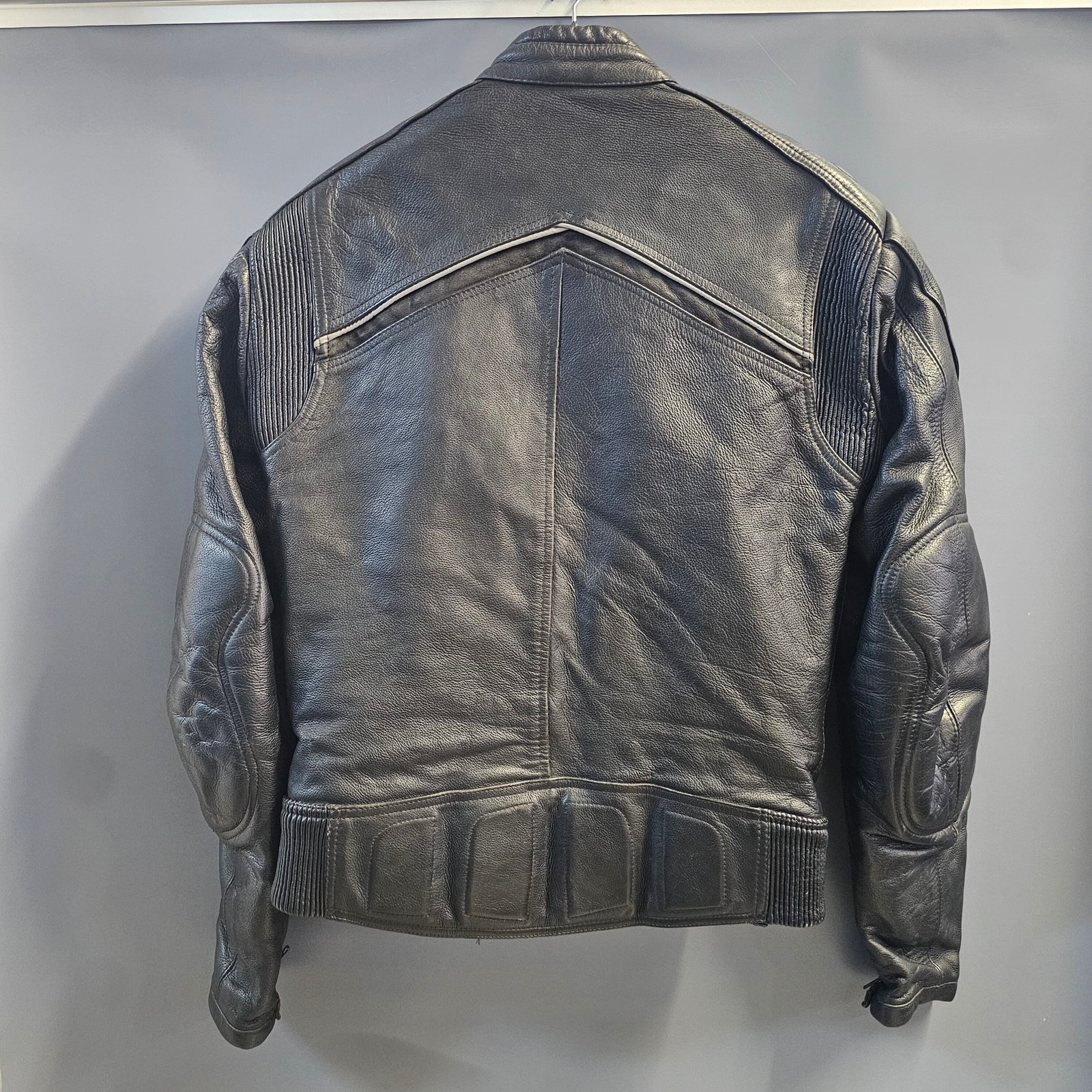 Geaca piele marimea S-M GPI0016 2 Geaca piele marimea S-M GPI0016 - imagine 2