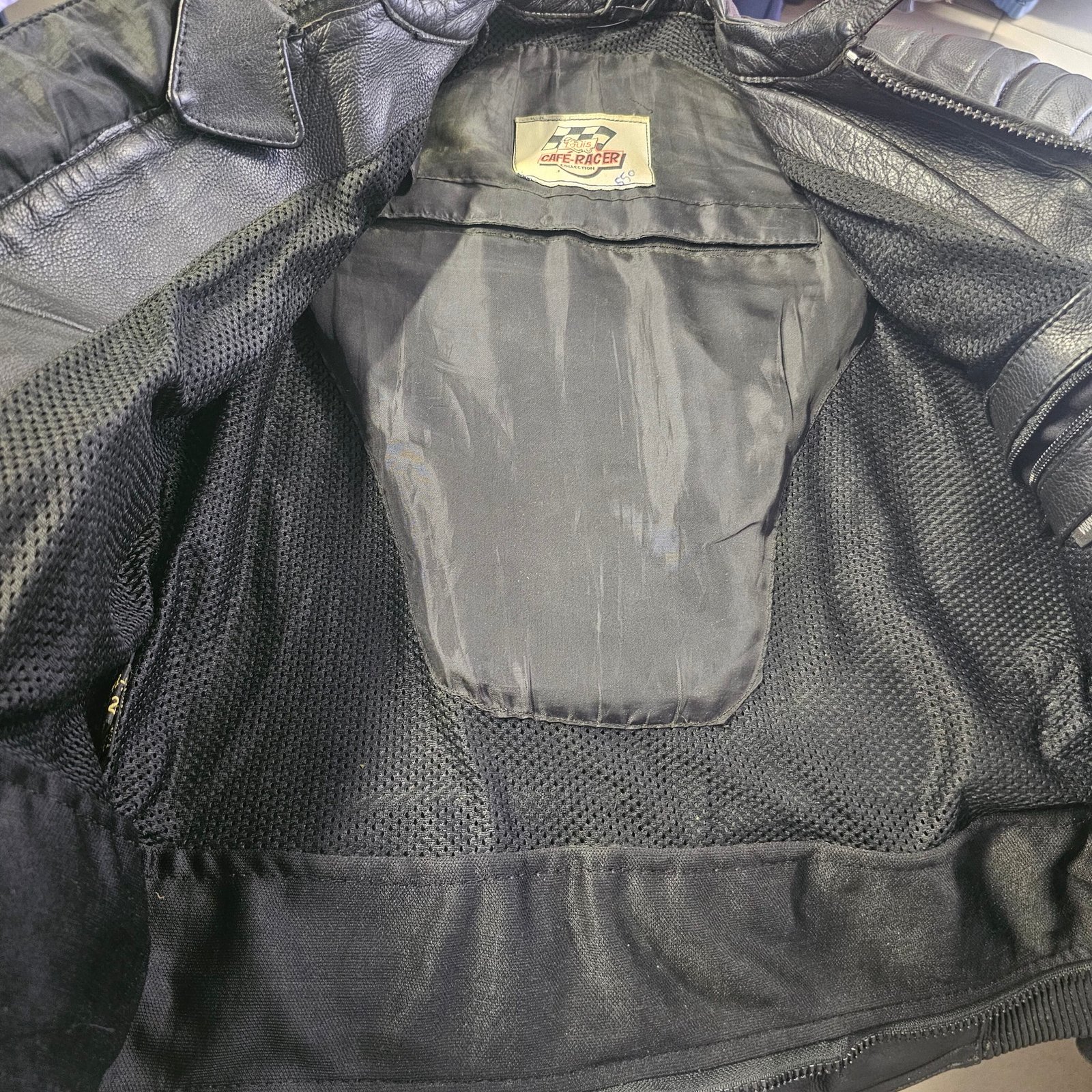 Geaca piele marimea S-M GPI0016 3 Geaca piele marimea S-M GPI0016 - imagine 3