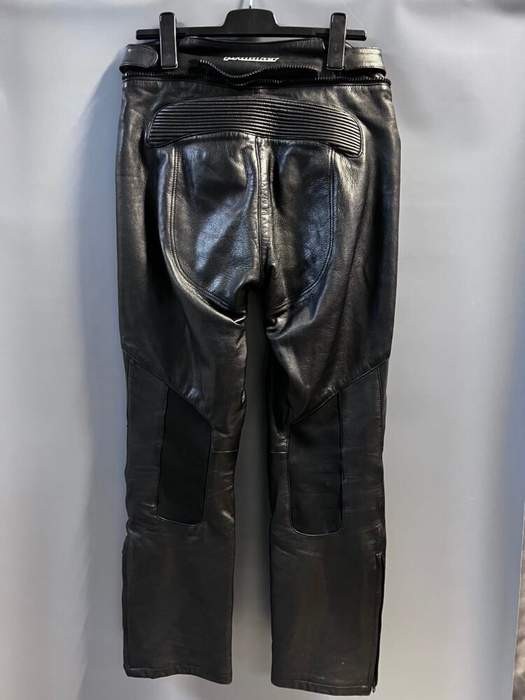 Pantaloni piele mărimea M PPI0053 4 Pantaloni piele mărimea M PPI0053 - imagine 4