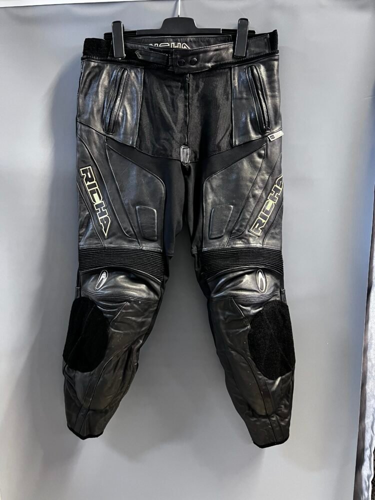 IMG_9576 Pantaloni piele mărimea 54 PPI0085