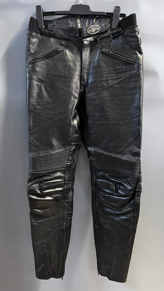 IMG_9628 Pantaloni piele mărimea 52 PPI0091