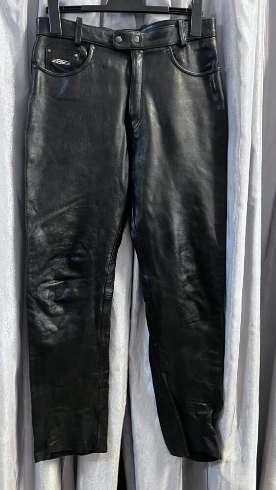 Pantaloni piele mărimea M PPI0167