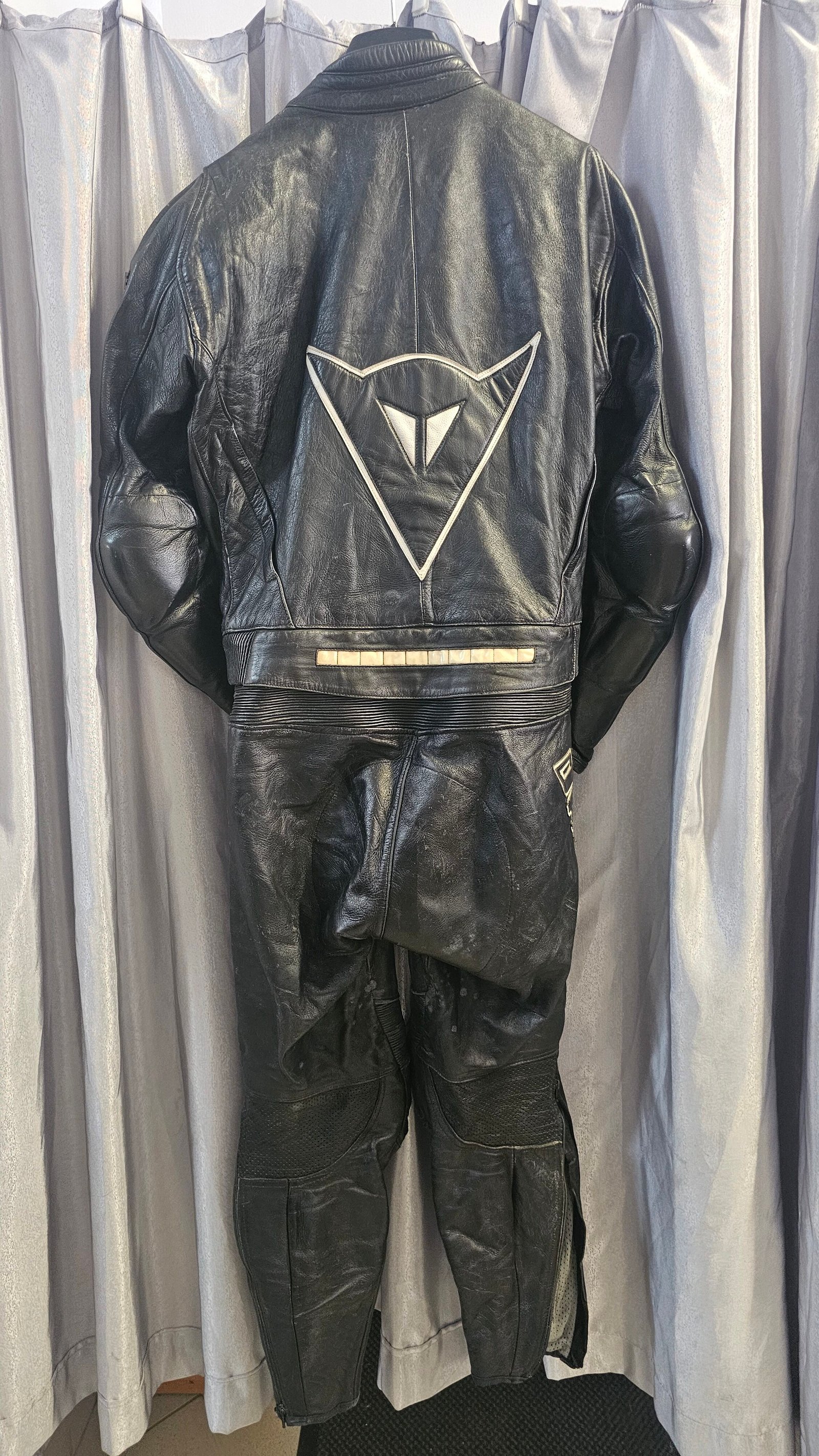 Combinezon piele Dainese mărimea 50 CPI0003 4 Combinezon piele Dainese mărimea 50 CPI0003 - imagine 4