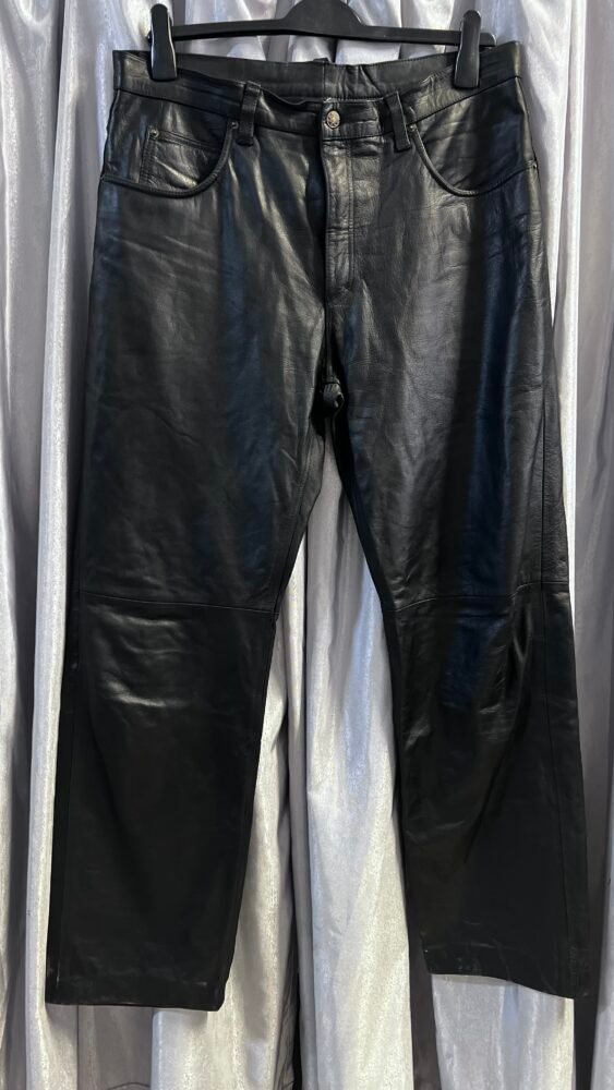 Pantaloni piele mărimea 38 PPI0180