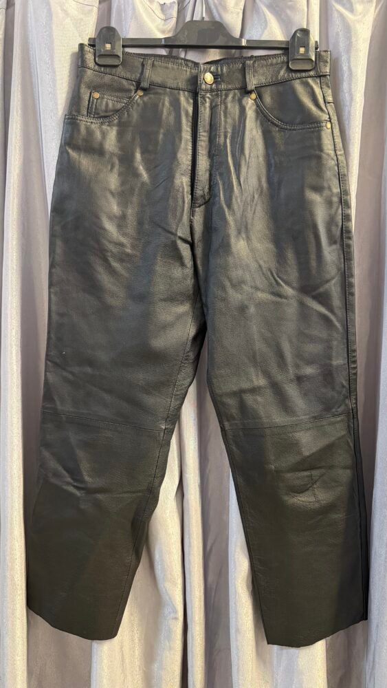IMG_4106 Pantaloni piele mărimea M PPI0263