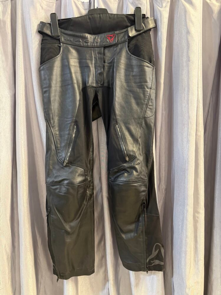 IMG_4457 Pantaloni piele mărimea 40 M PPI0269